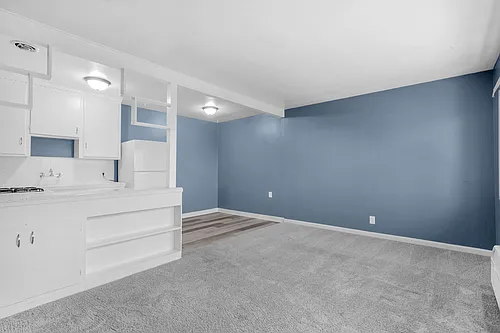 Country Club Apartments Photo 1