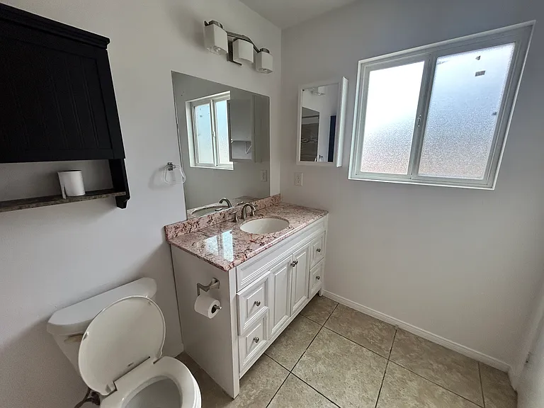 2586 Grandview St — Photo 25