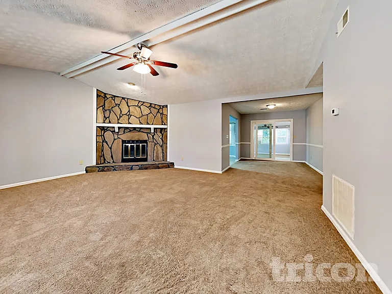 1731 Hidden Acres Dr SW — Photo 3