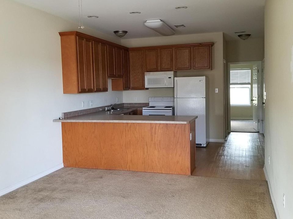 2nd image of 2508 Gladiolus St #B