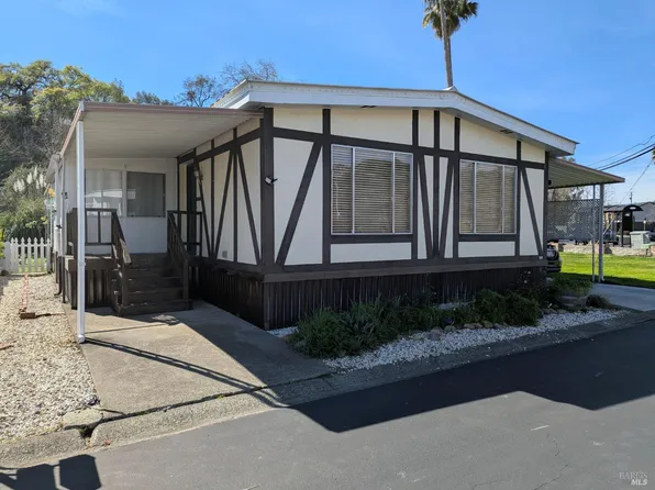 8 Camellia Drive, Calistoga, CA 94515