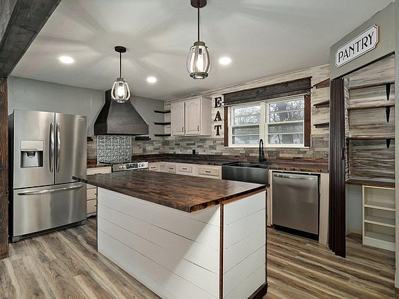 228 S Roosevelt Ave-11