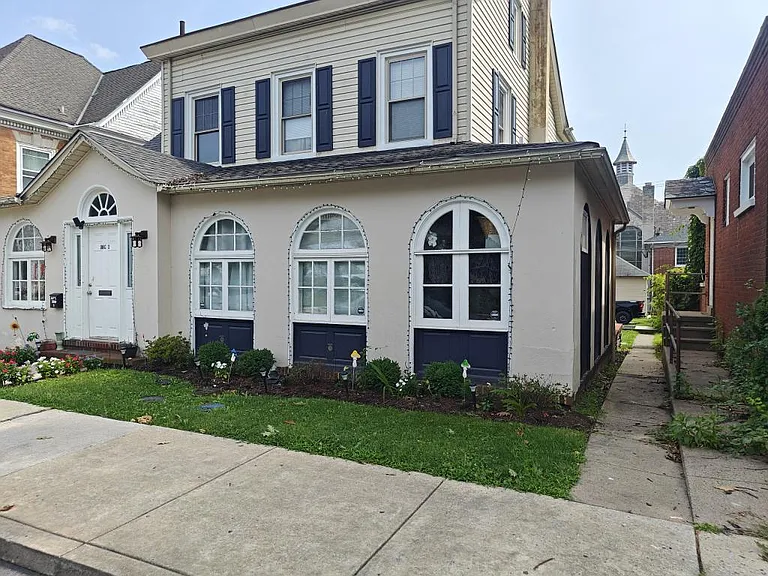 380 E Chestnut St — Photo 6