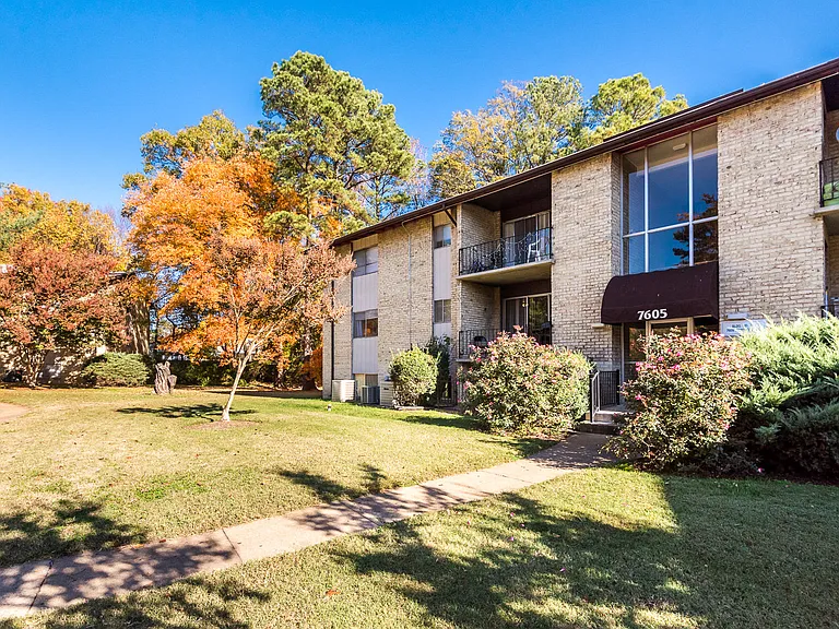 7515 Foxhall Ln — Photo 18