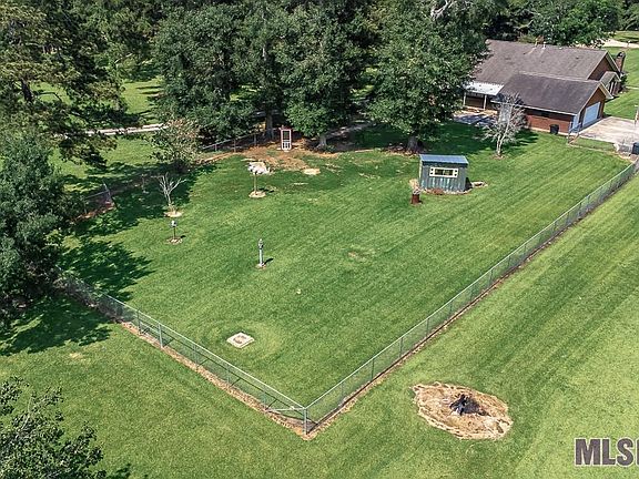 5th image of 15621 Pinewood Dr