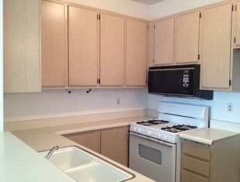 3rd image of 535 Magnolia Ave Unit 211
