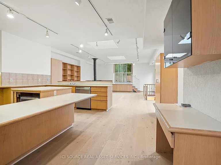 574 Saint Clair Ave W #UPPER — Photo 10