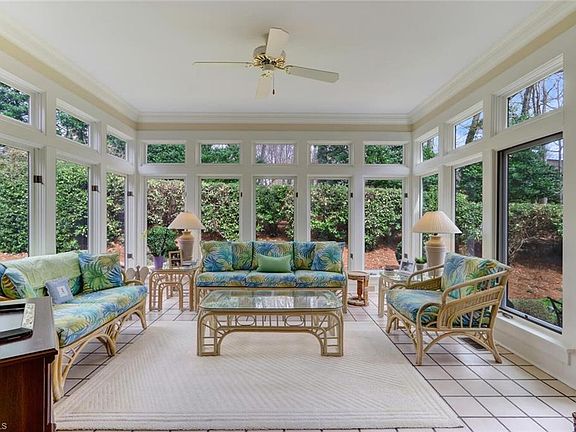 3rd image of 8 Lands End Dr