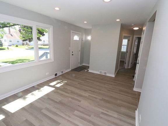 5th image of 2757 Hawthorne St