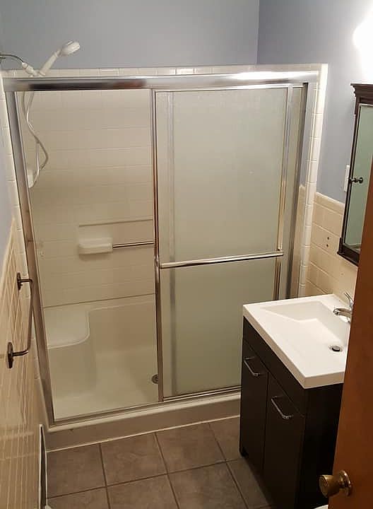2nd image of 200 W 13th St