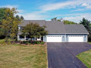 7N068 Fox Bend Dr, Saint Charles, IL 60175