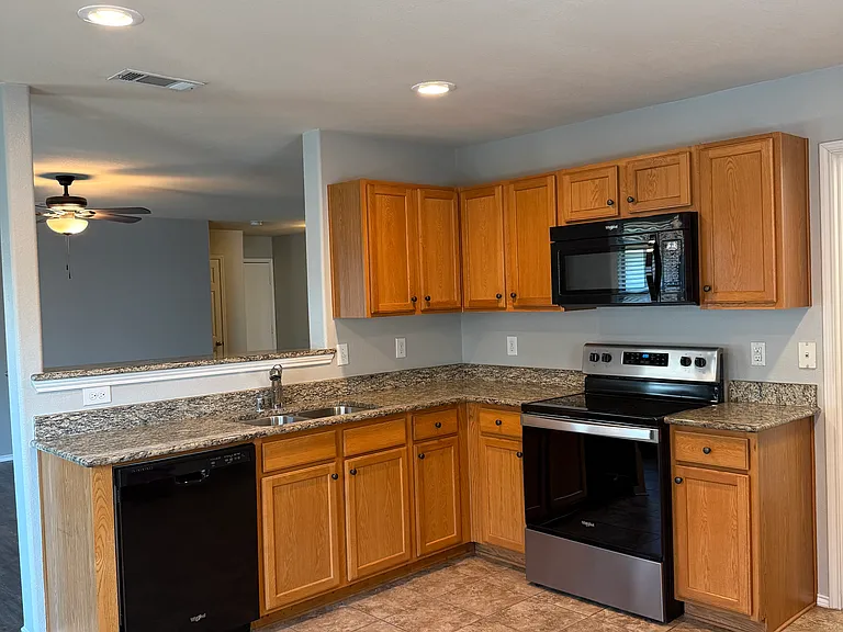 1212 Amazon Dr — Photo 4