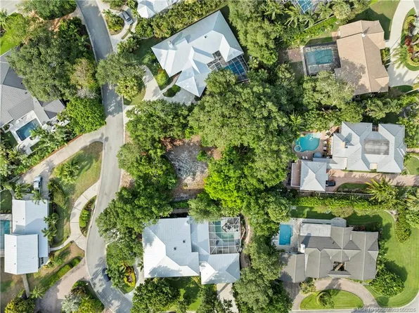27 Rio Vista Dr, Sewalls Point, FL 34996