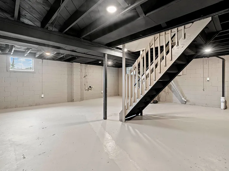 131 S Joslyn Dr — Photo 17