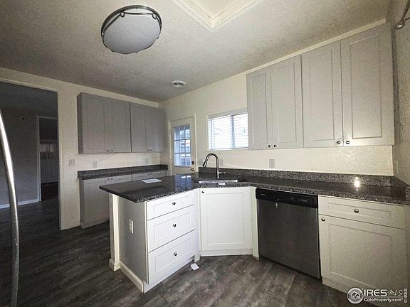 5th image of 523 Chestnut St