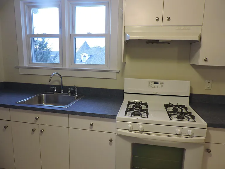 Hillside Pl — Photo 2