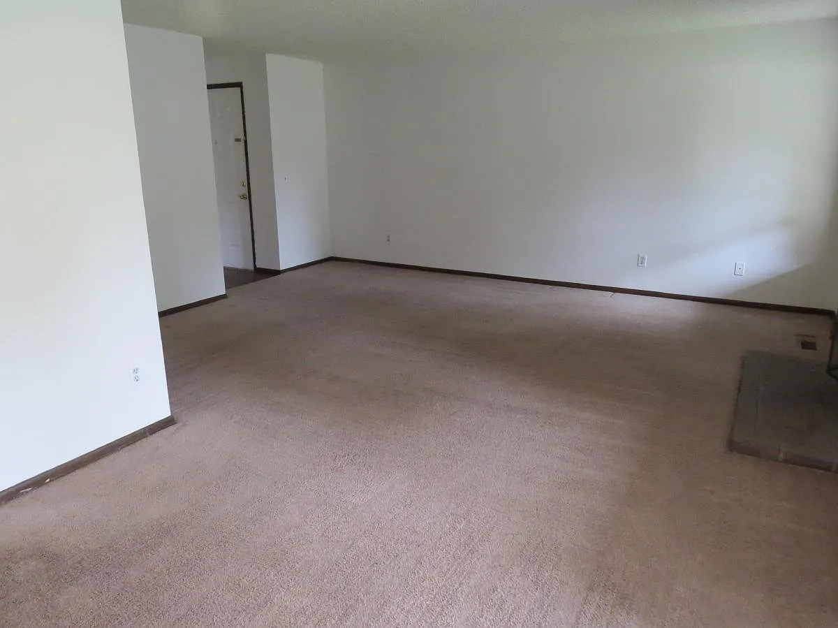 2 bed, 1964 sqft, $1,300 — Photo 3