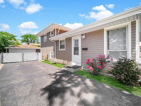 5th image of 1020 Hahn Pl