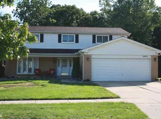 3694 Kings Point Dr, Troy, MI