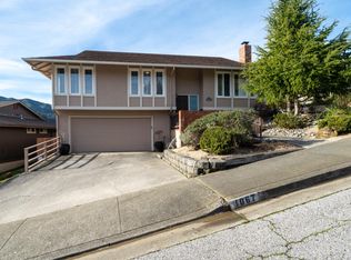 1067 Park Pacifica Ave, Pacifica, CA 94044