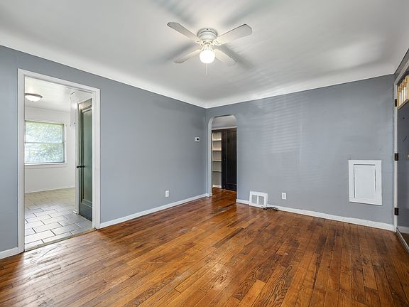 5th image of 18947 Moross Rd