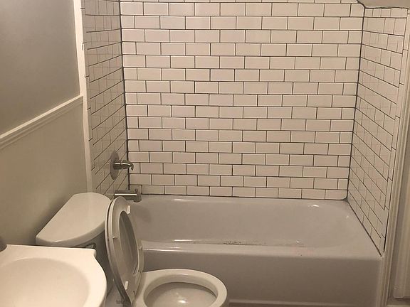2nd image of 212 Castlewood Dr #2