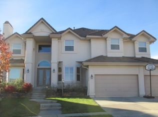 16390 E Oakwood Dr, Centennial, CO 80016