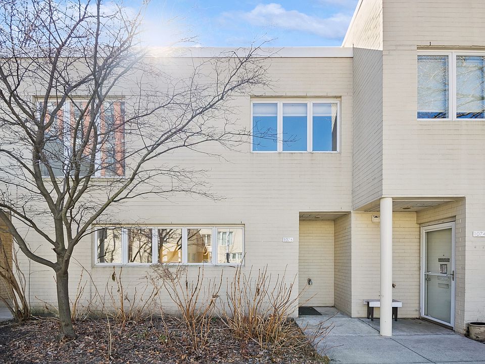 1st image of 1076 S Plymouth Ct #4D