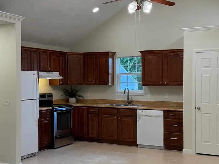 327 S Pickwick Ave #B — Photo 5