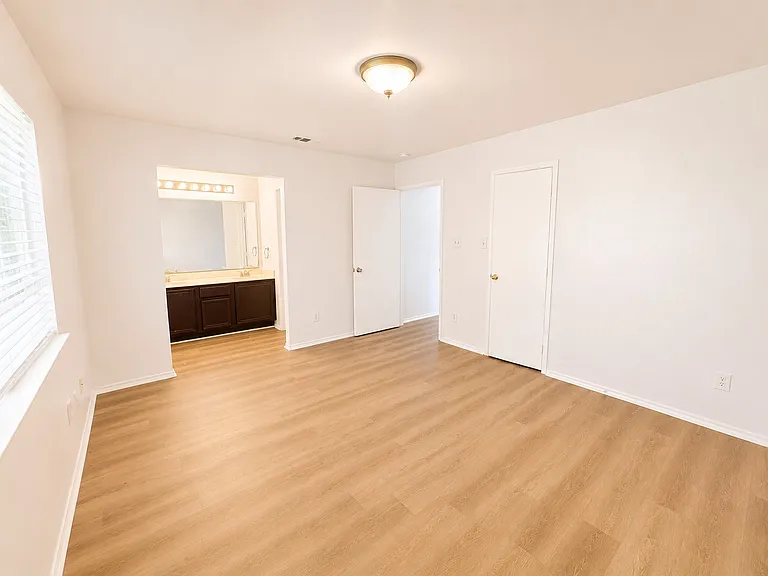 515 Haymarket Dr — Photo 6