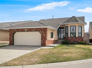 58 NW Evergreen Bay SW, Calgary, AB T2Y 3E9