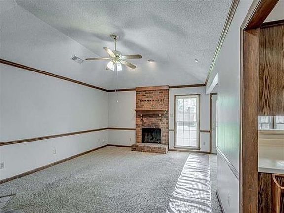 3rd image of 2992 Huntington Trail Dr