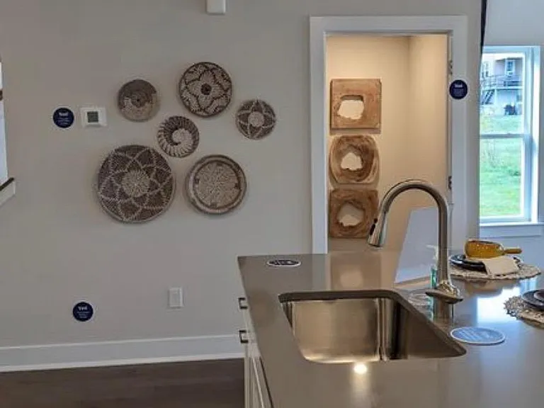 704 Peony Ln — Photo 7