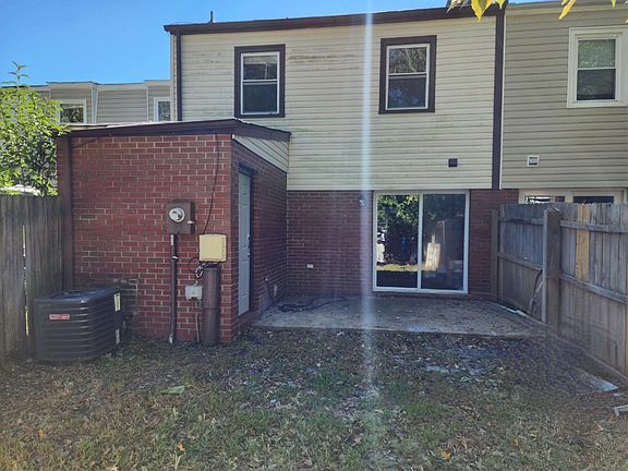 3rd image of 5828 E Hastings Arch