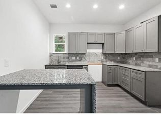 5417 E Houston Rd #B, Houston, TX 77028
