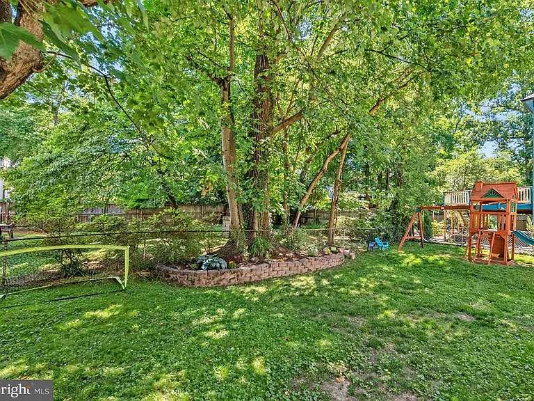 8909 2nd Ave — Photo 35
