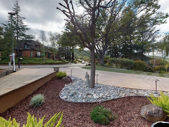5th image of 1385 Echo Valley Dr
