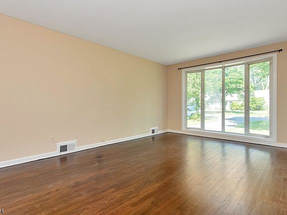 5th image of 38 Fellswood Dr