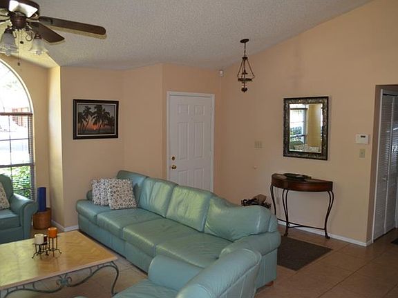 4th image of 7834 Hyacinth Dr