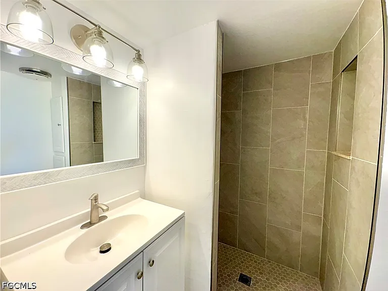 5675 Pine Island Rd NW — Photo 14