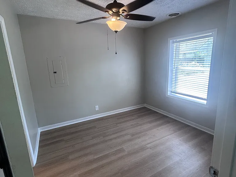 1219 E Perry St #1 — Photo 7