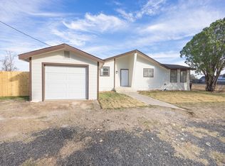 523A Rossville Rd, Devine, TX 78016
