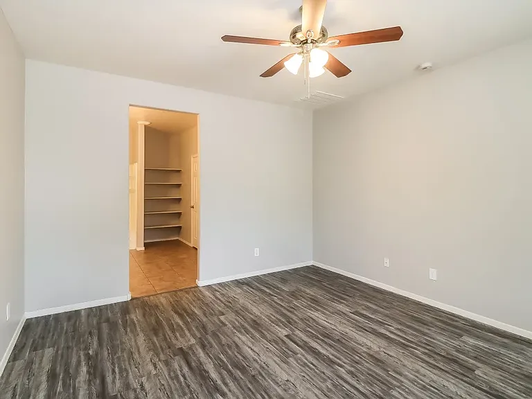 8602 W Wethersfield Rd — Photo 3