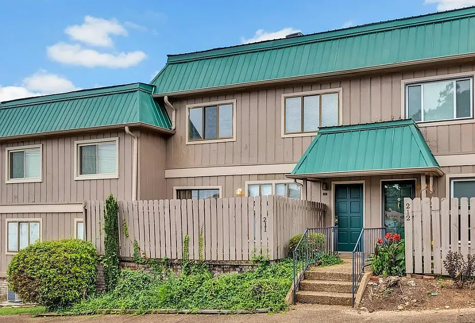 Building Photo - 2225 Golf Rd SW #211