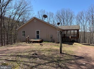 371 Chick Loon Ln, Great Cacapon, WV 25422