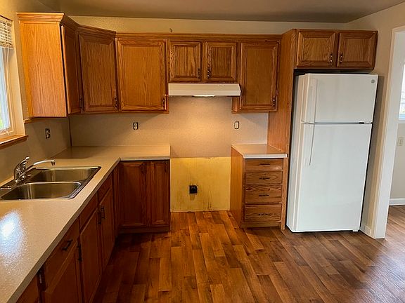 Beautiful kitchen with new counters.