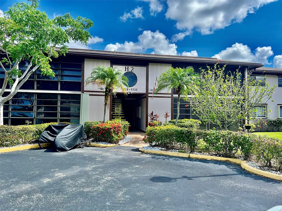 9718 S Belfort Cir #108