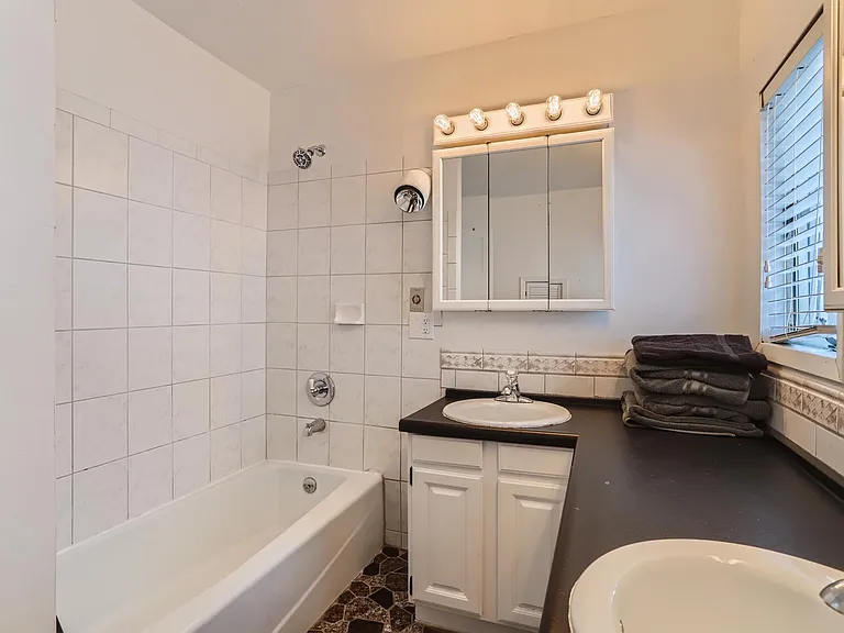 1392 Palace Ave — Photo 19