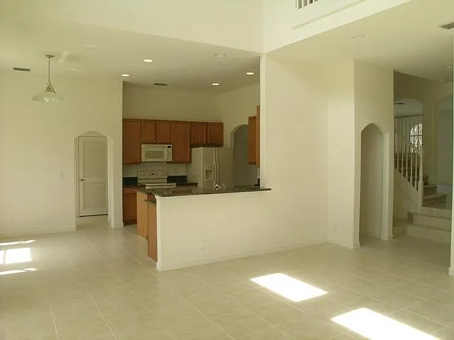 4 bed, 4.0 bath, 3514 sqft, $5,250 — Photo 2