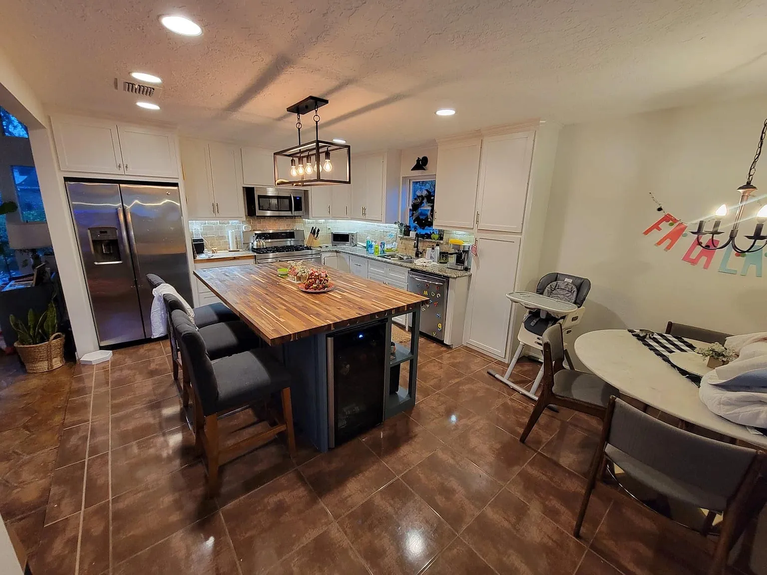 4 bed, 2.5 bath, 2603 sqft, $2,700 — Photo 2